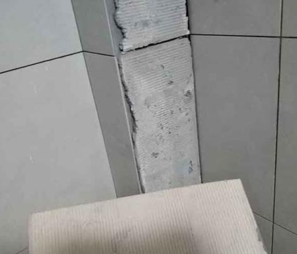 古交瓷砖空鼓维修公司分享下厨房瓷砖脱落的补救措施。